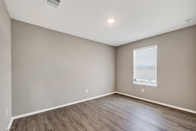 Building Photo - 14529 Lily Plns Dr