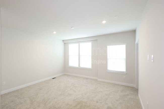 Building Photo - 2854 Calgary Ln
