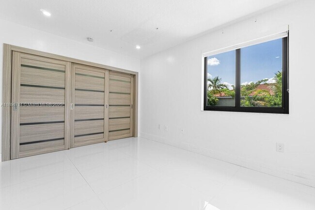 Building Photo - 9035 SW 156th Ct