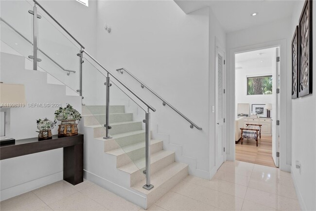 Building Photo - 435 Hampton Ln