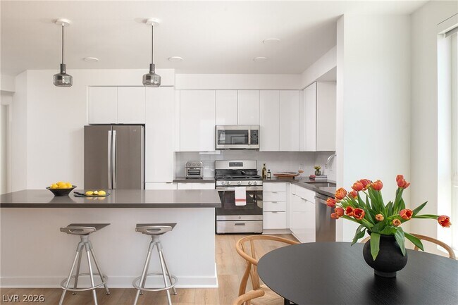 Building Photo - 11055 S Las Vegas Blvd