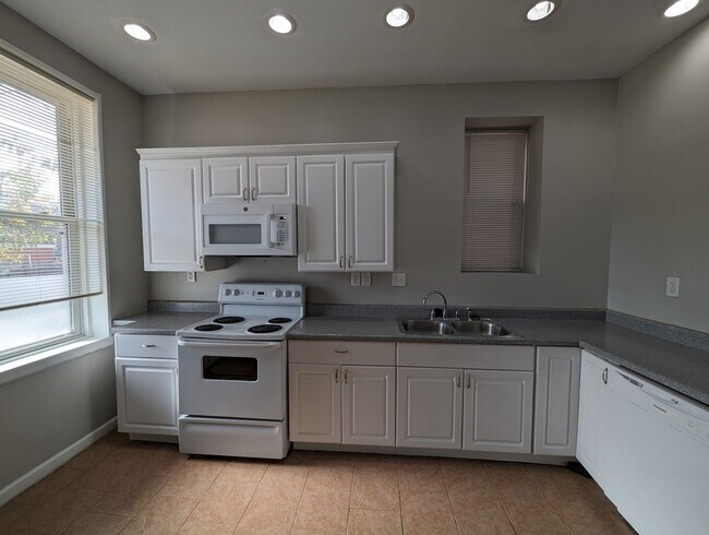 Building Photo - 3518 Juniata St