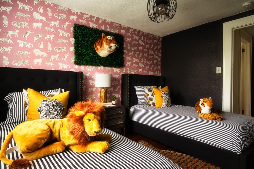 Building Photo - 715 Grandin Rd