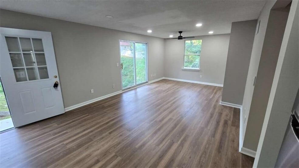 Building Photo - 3025 Mangum Dr