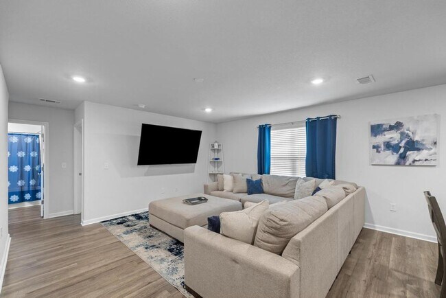 Building Photo - 5213 Peach Dr