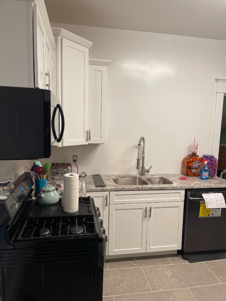 Building Photo - 1001 9th Ave