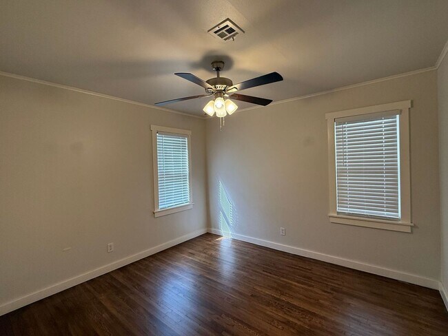 Building Photo - Welcome to your new charming 3-bedroom, 1.5-bath home in Broken Arrow close to Main Street!