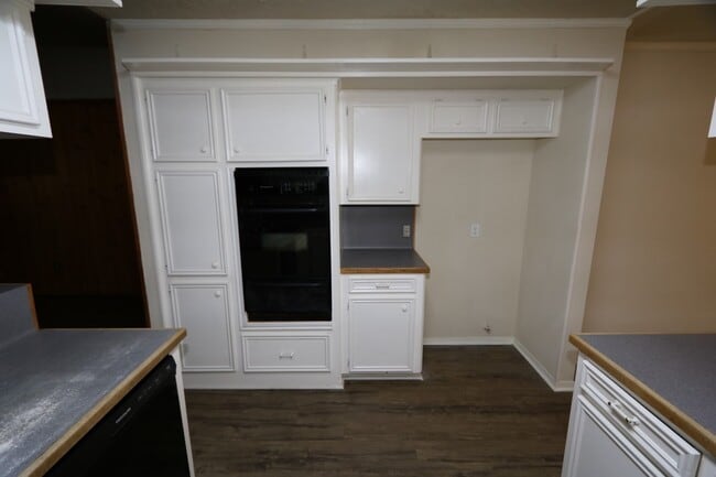 Building Photo - 1607 Chilton Ln