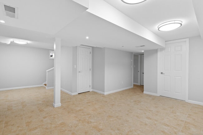 Building Photo - 36 Ocean Dr E