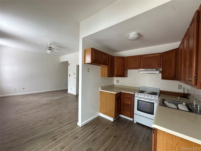 Building Photo - 165 Ulster Ave