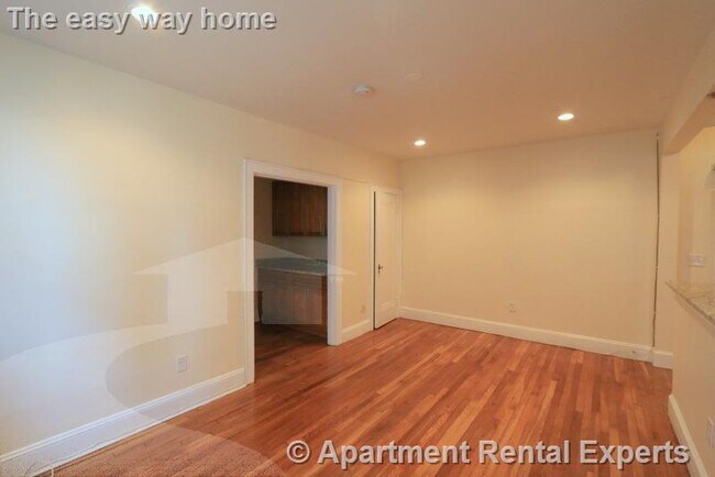 Building Photo - 136 Highland Ave