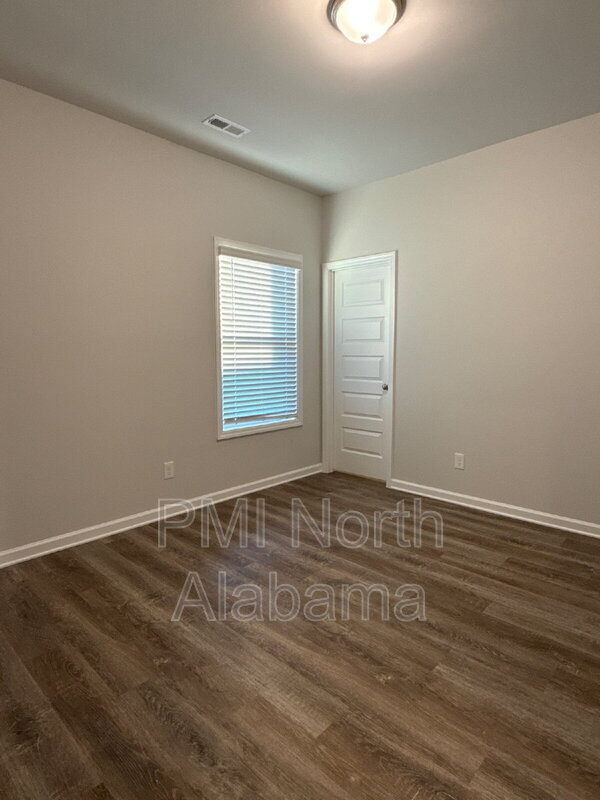 Building Photo - 102 Ranna Dr