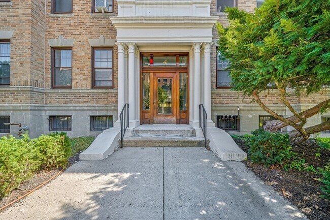 Building Photo - 4 Crawford St