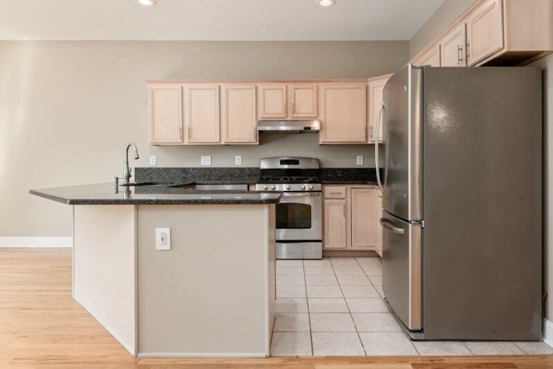 Building Photo - 1087 Michigan Ave