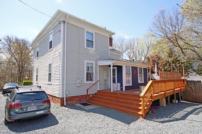 Building Photo - Charming Dog-Friendly Downtown Home Near UVA Medical Center