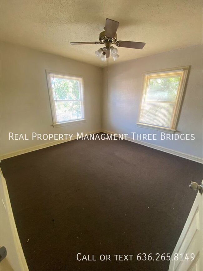 Building Photo - Cozy 2br/1ba Pine Lawn Home