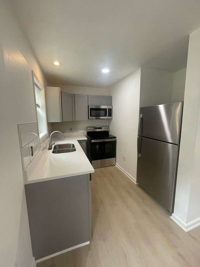 Building Photo - Newly Remodeled 3BR/1.5BA Duplex in Huntersville