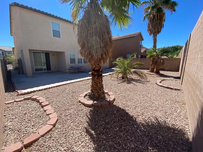 Building Photo - Beautiful 6 bed/3 bath home located in the SW area of Las Vegas