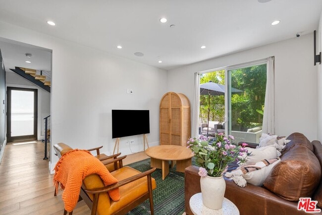 Building Photo - 656 California Ave