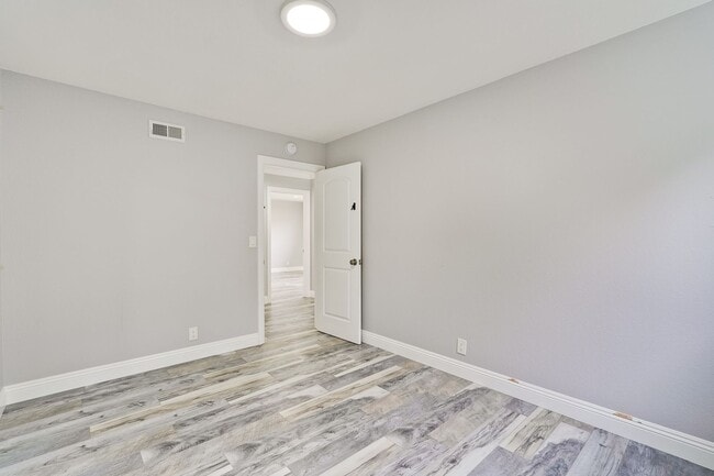 Building Photo - Stunning Single Family Home