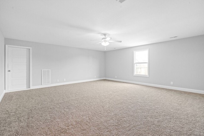 Building Photo - 3 Bedroom 3 Bath Home with Bonus Room For Rent!