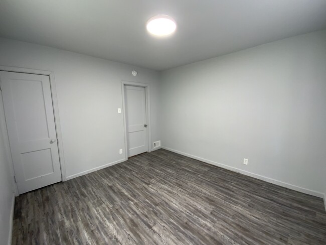 Building Photo - 305 N Bowman Ave
