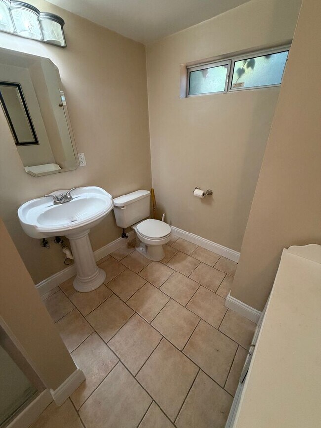 Building Photo - East Sacramento Home | 3 bedroom / 2 bathroom |1 bedroom 1 bath ADU | Available Now!