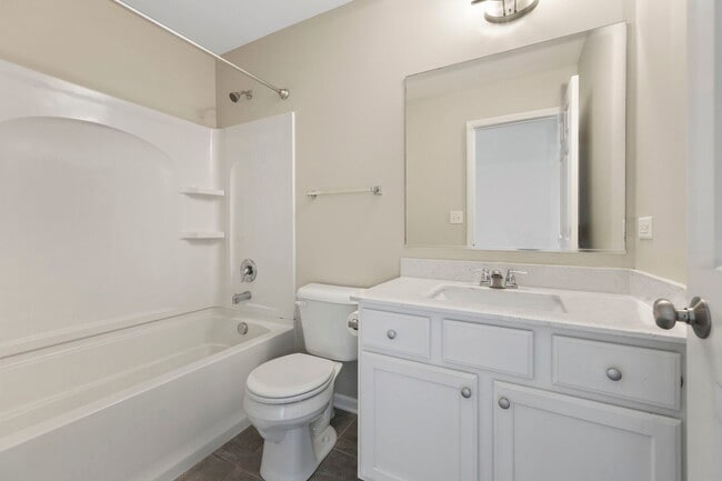 Building Photo - 2955 Madison Dr