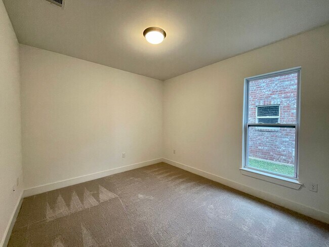 Building Photo - 25279 Burlington Dr