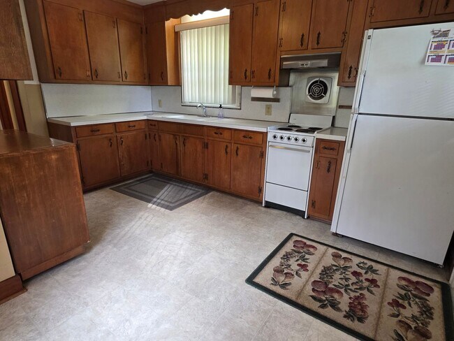 Building Photo - Cute Ranch Ready For New Tenants!