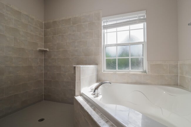 Building Photo - 3889 SW Wycoff St