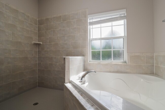 Building Photo - 3889 SW Wycoff St