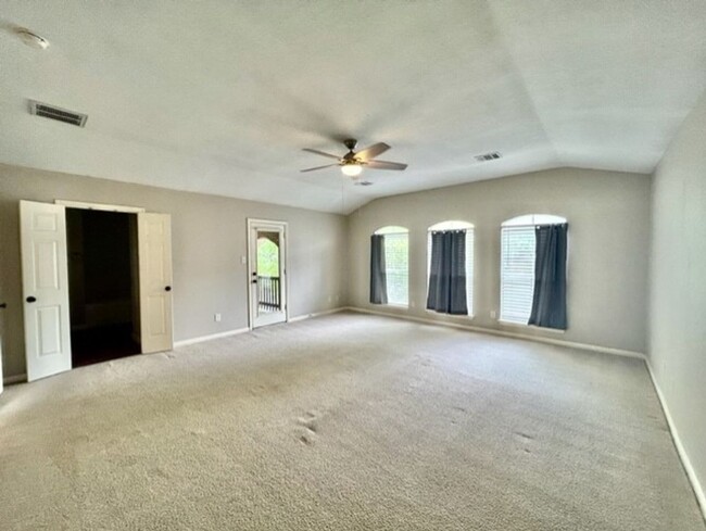 Building Photo - $350 OFF FIRST MONTH'S RENT IF YOU MOVE IN...
