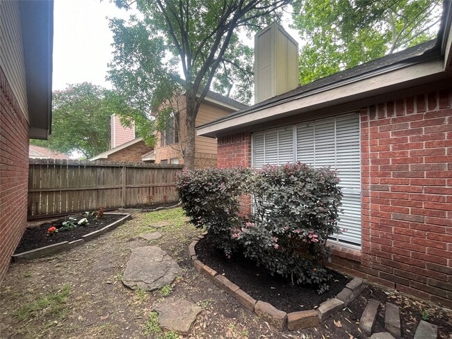 Building Photo - 9602 Top Gallant Ct