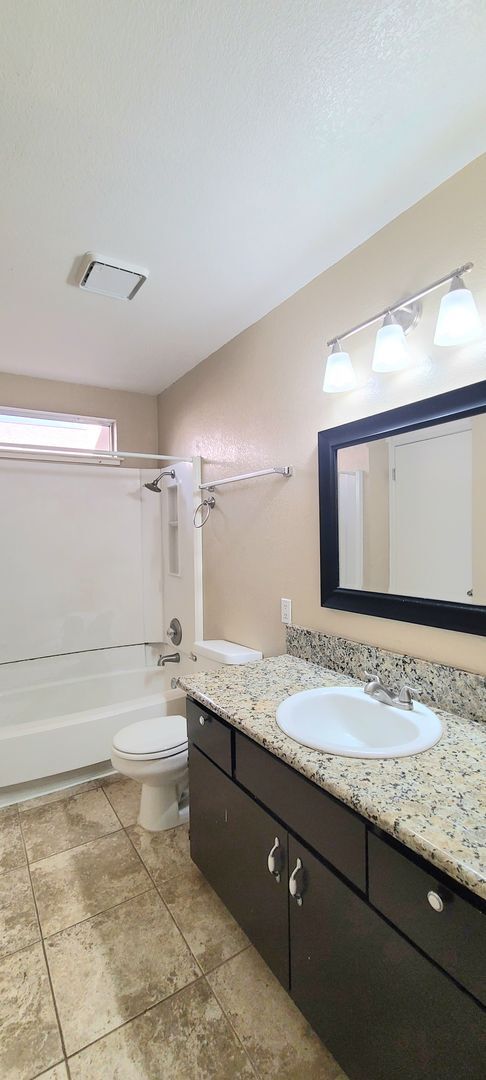 Building Photo - Very Nice 1bd/1bth Condo in gated complex w/ swimming pool!