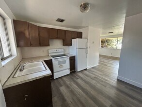 Building Photo - 2 Bedroom Orem Apartment with NEW Washer a...