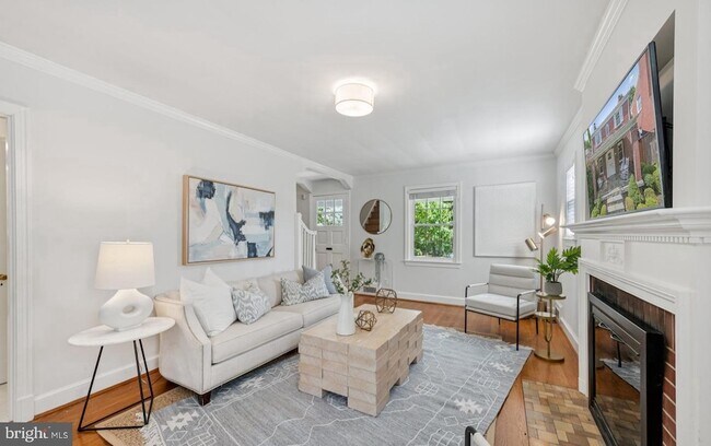 Building Photo - 4413 Butterworth Pl NW