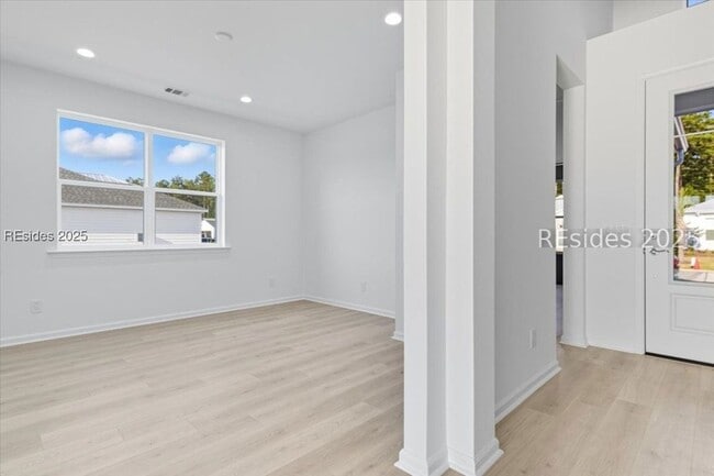 Building Photo - 921 Tropics Ave
