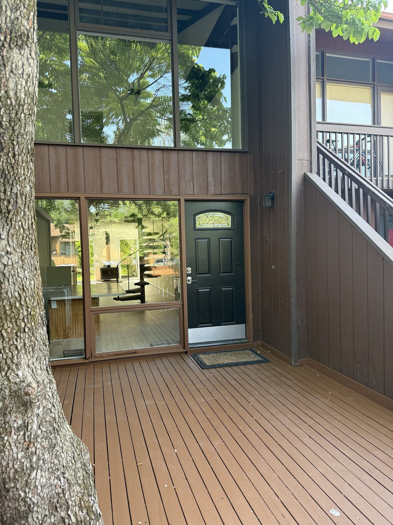 Building Photo - 9 Tahoe