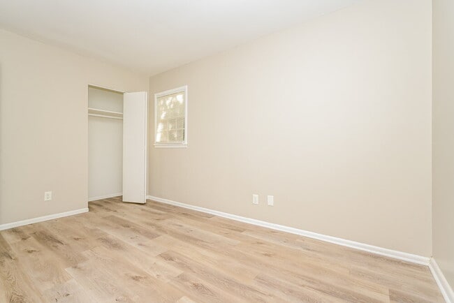 Building Photo - 367 Lady Guinevere Way