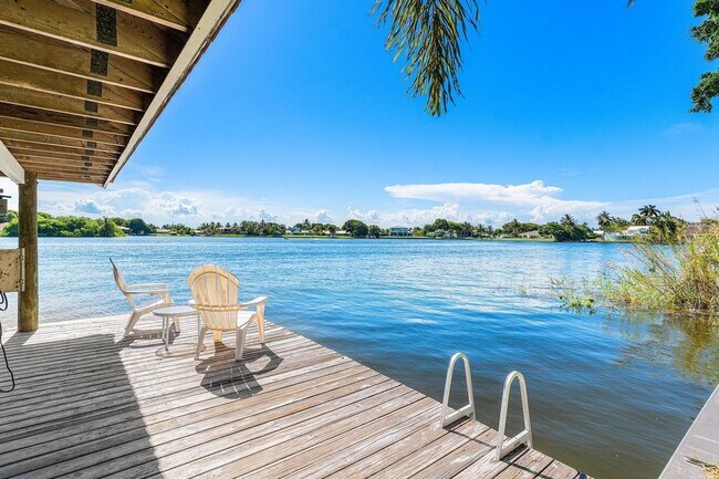 Building Photo - 25 NW 24th Ct