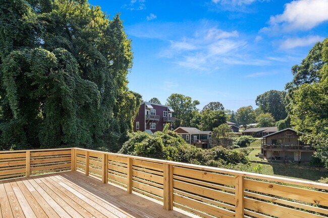 Building Photo - Modern Two-Story Home in West Asheville!