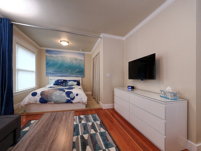 Primary Photo - 1104 SW Columbia St