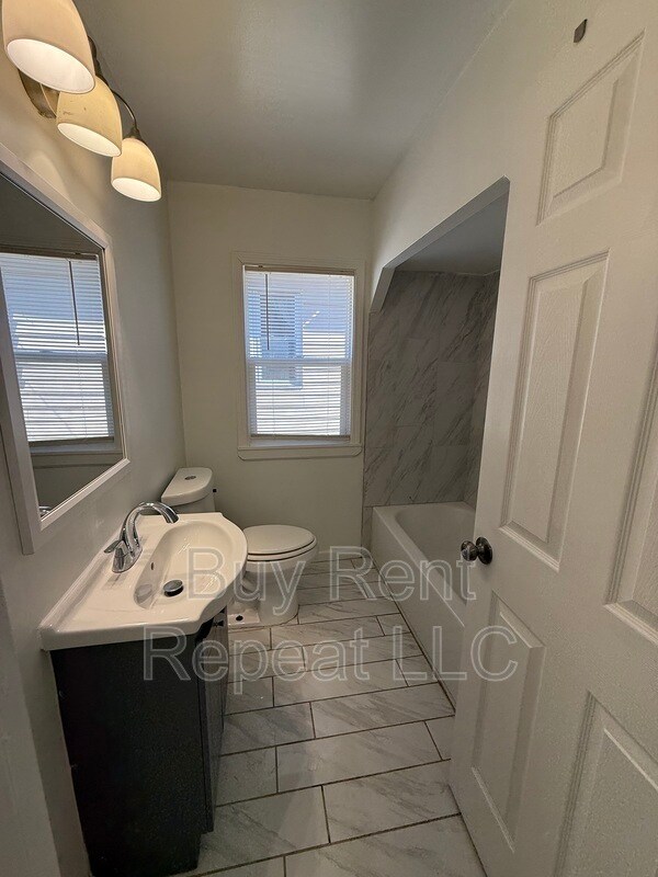 Building Photo - 630 Jewell St