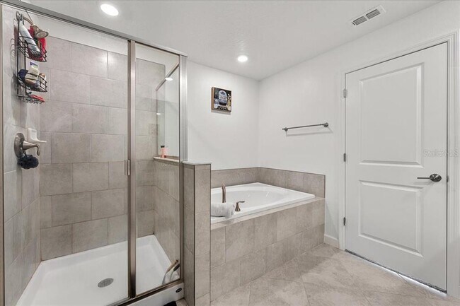Building Photo - 8166 Crescent Oaks Dr