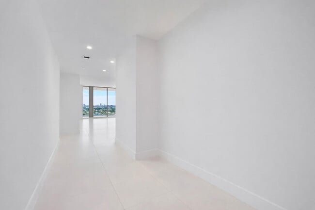 Building Photo - 153 N Seabreeze Blvd