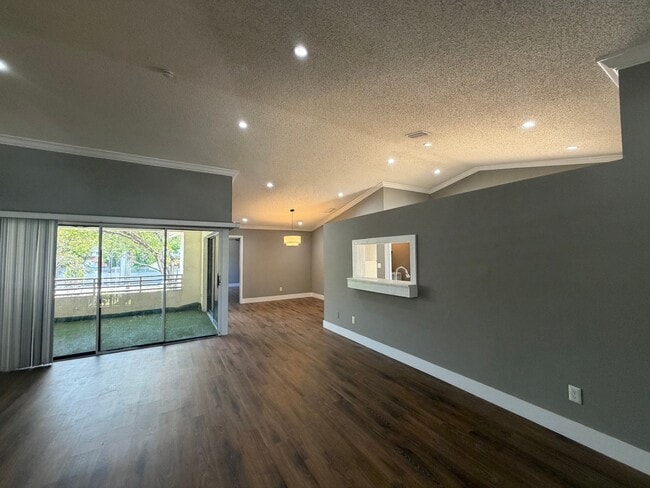 Building Photo - 323 Ives Dairy Rd