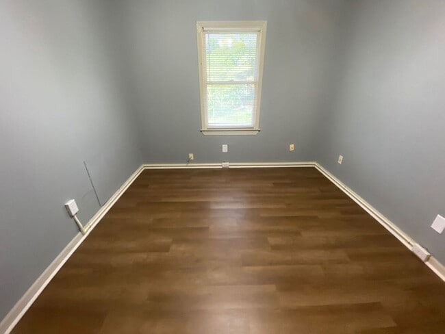 Building Photo - 123 Calvin Court Unit D