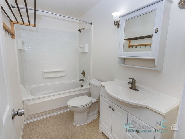 Building Photo - 849 1st Ave