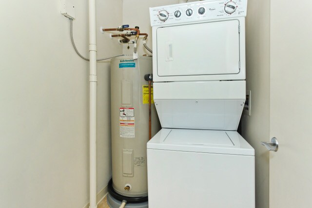 Building Photo - Downtown Luxury! Convenient Location!